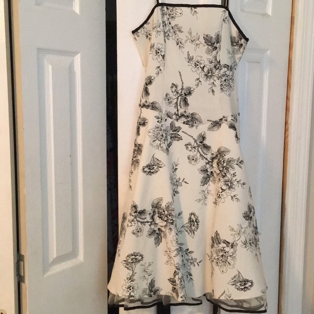 B. Smart spaghetti strap floral print dress
